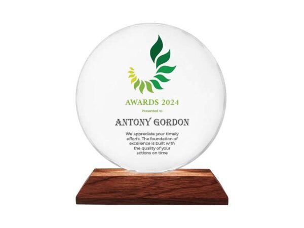 Glass memento with a wood base - Image 2