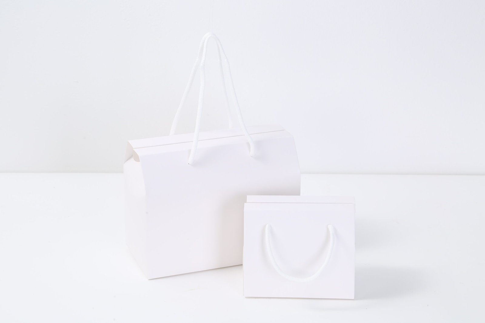 Flat Gift Boxes With Handle - Image 5