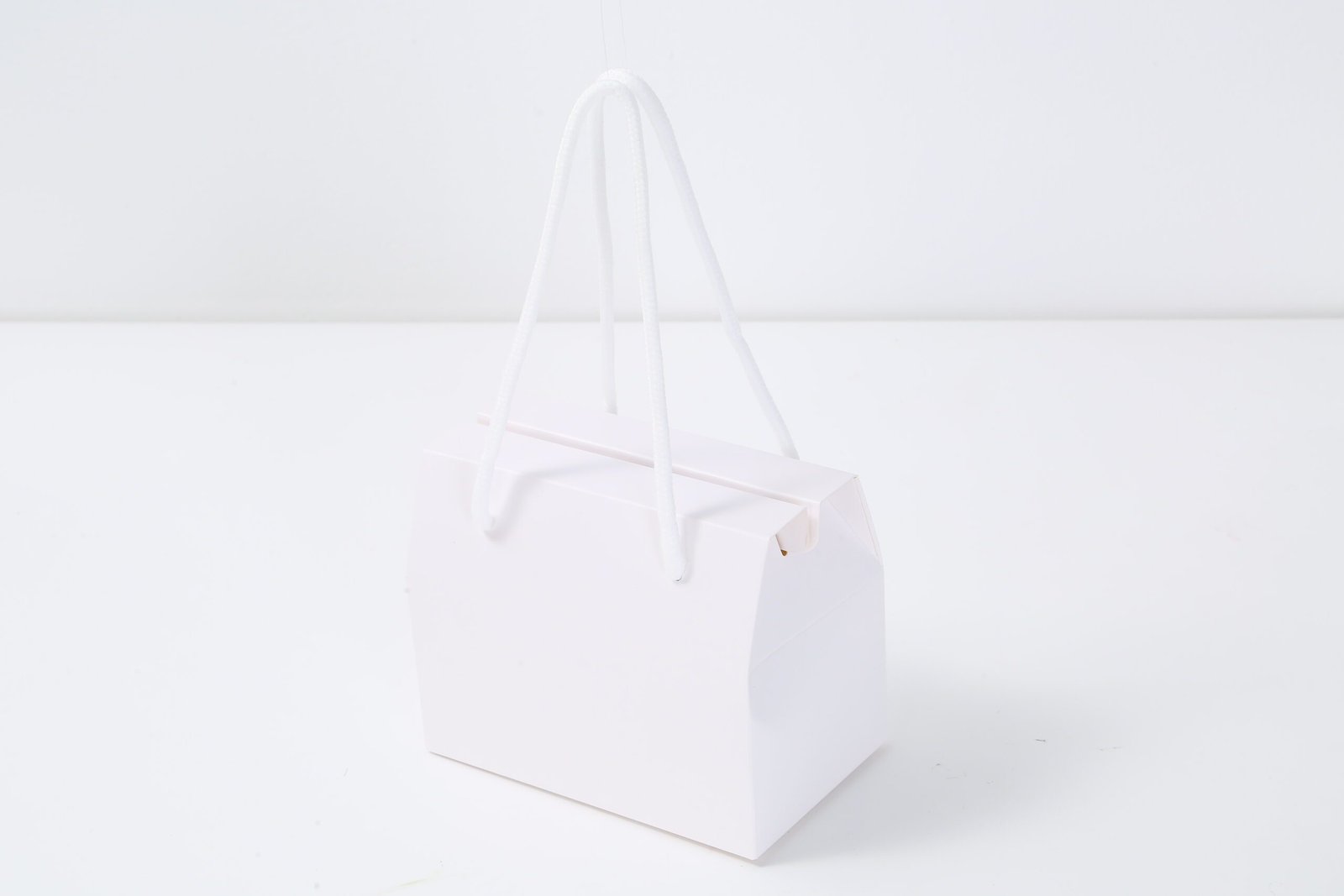 Flat Gift Boxes With Handle - Image 4